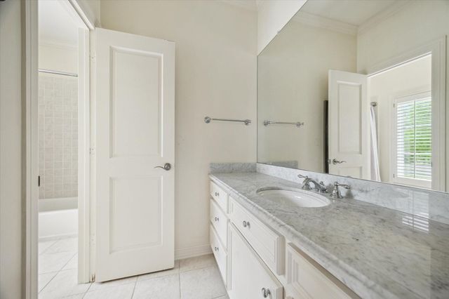 3 Blalock Pines Court, Hedwig Village, TX 77024