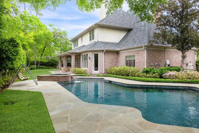 3 Blalock Pines Court, Hedwig Village, TX 77024