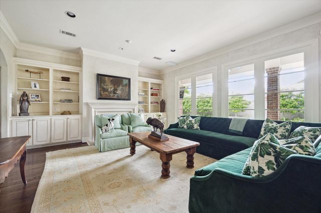 3 Blalock Pines Court, Hedwig Village, TX 77024