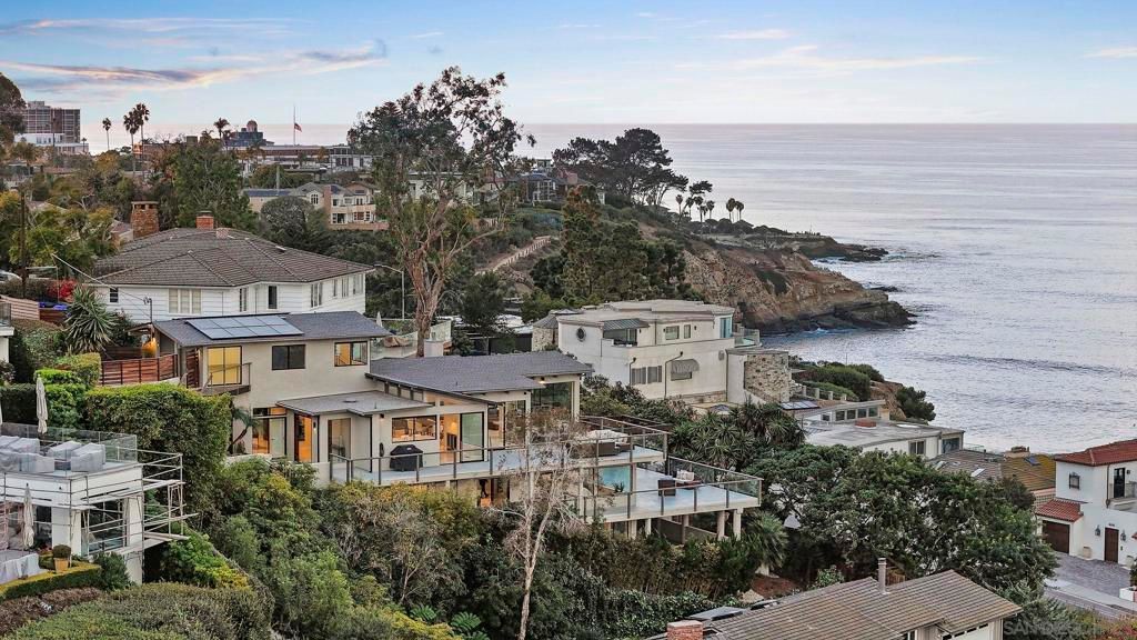 Image 1 of property listing at 1640 Ludington Ln, La Jolla, CA 92037