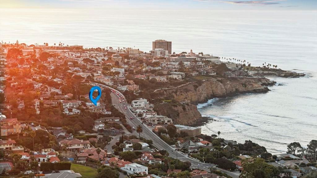 Image 2 of property listing at 1640 Ludington Ln, La Jolla, CA 92037