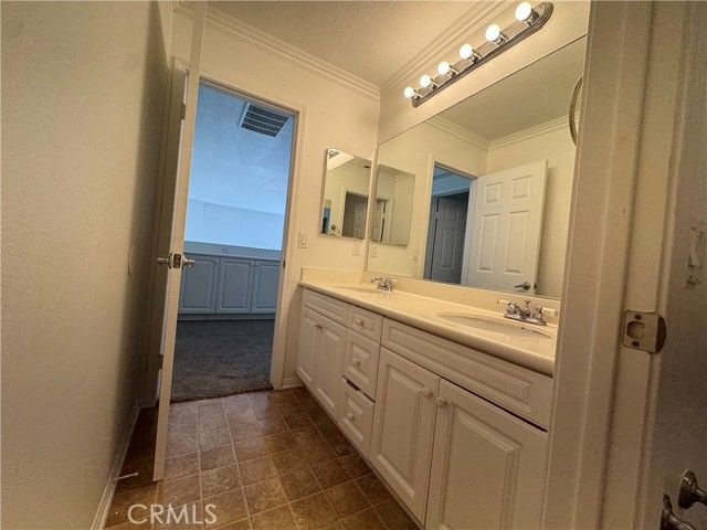 22219 Trinity Place, Saugus (santa Clarita), CA 91390