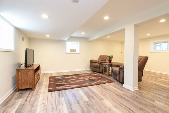 7257 W Fitch Avenue, Chicago, IL 60631