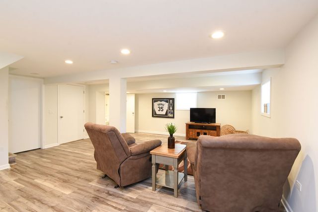 7257 W Fitch Avenue, Chicago, IL 60631