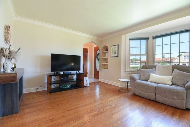 7257 W Fitch Avenue, Chicago, IL 60631