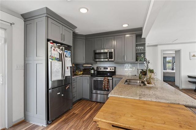 1309 Dandy Loop RD, Yorktown, VA 23692
