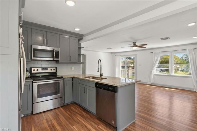 1309 Dandy Loop RD, Yorktown, VA 23692