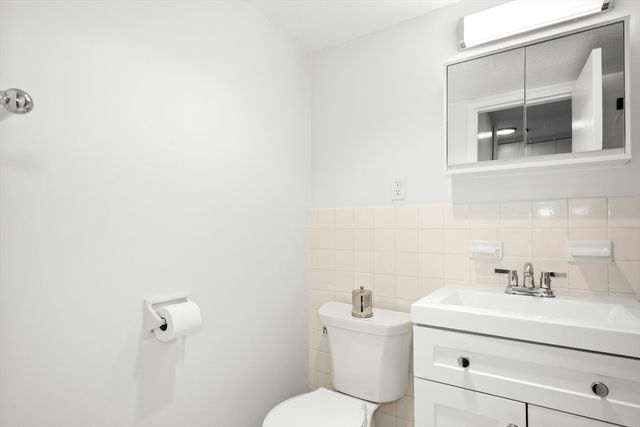 6 Whittier Pl 8F, Boston, MA 02114