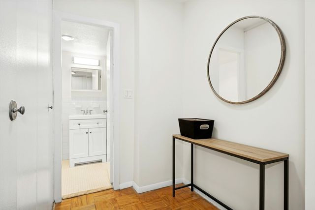 6 Whittier Pl 8F, Boston, MA 02114