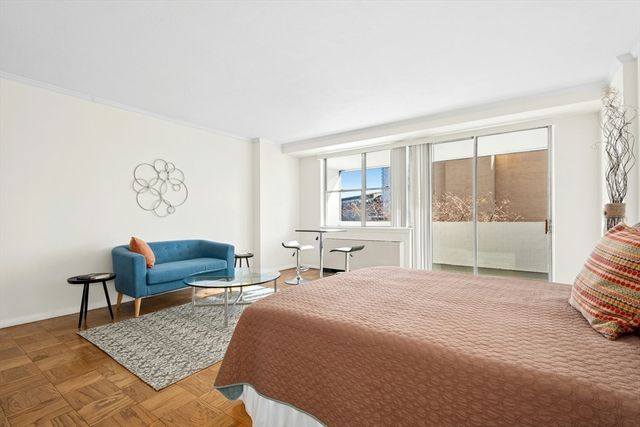 6 Whittier Pl 8F, Boston, MA 02114