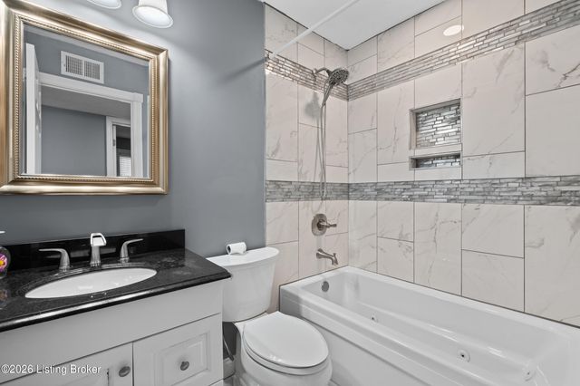 3920 Riveroaks Ln, Louisville, KY 40241