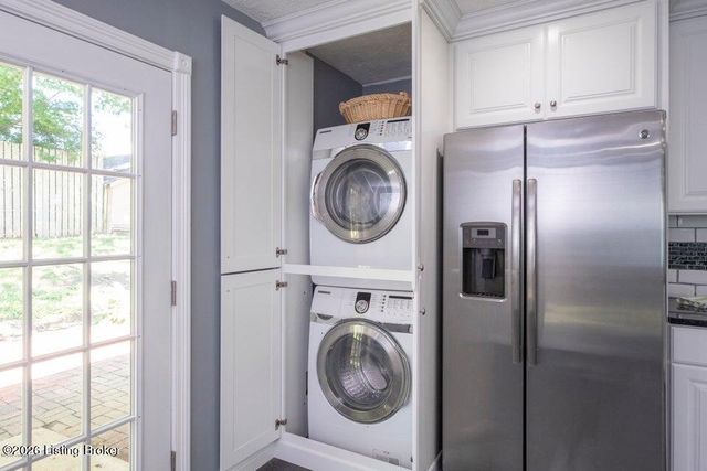 3920 Riveroaks Ln, Louisville, KY 40241