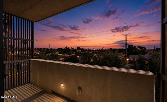2300 E CAMPBELL Avenue 202, Phoenix, AZ 85016