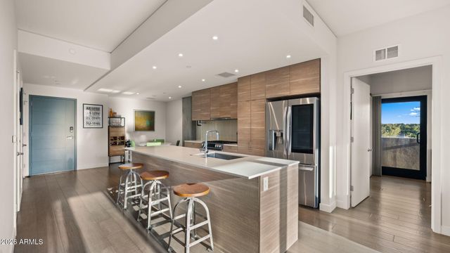 2300 E CAMPBELL Avenue 202, Phoenix, AZ 85016