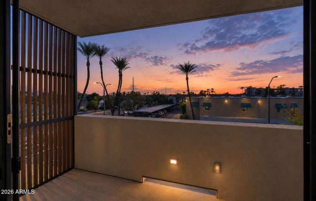 2300 E CAMPBELL Avenue 202, Phoenix, AZ 85016