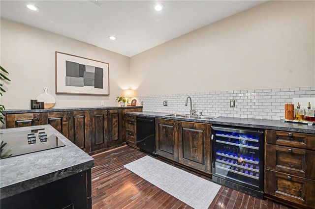 2941 Grand Avenue, Kansas City, MO 64108