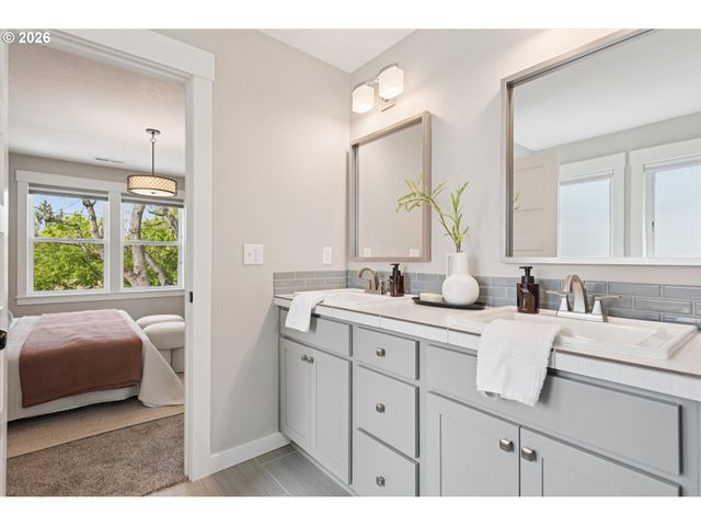 1430 Ne 72ND Ave, Portland, OR 97213