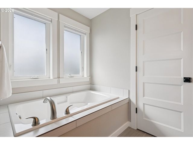 1430 Ne 72ND Ave, Portland, OR 97213