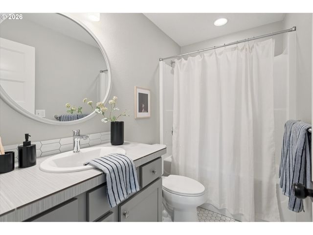 1430 Ne 72ND Ave, Portland, OR 97213