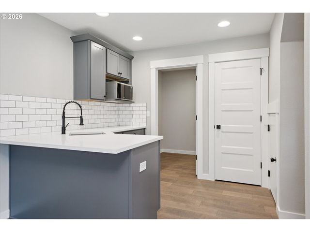 1430 Ne 72ND Ave, Portland, OR 97213