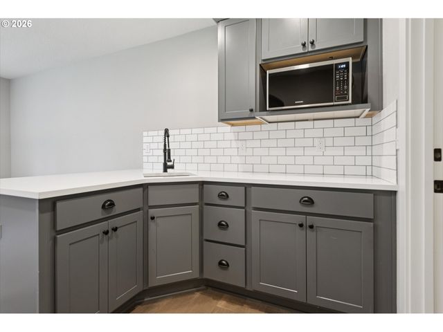 1430 Ne 72ND Ave, Portland, OR 97213