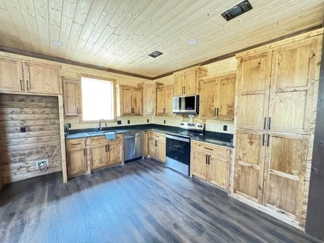137 J A C Dr, Leesville, LA 71446