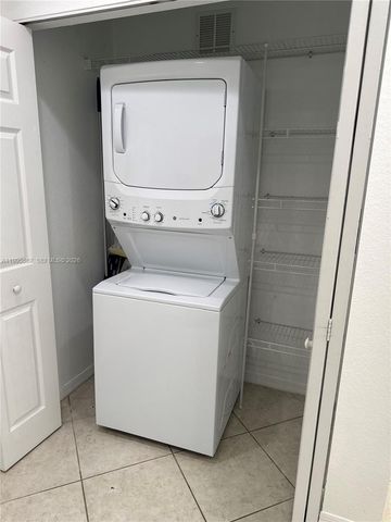 324 NE 3rd St D, Hallandale Beach, FL 33009