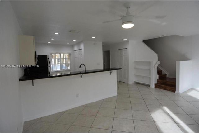 324 NE 3rd St D, Hallandale Beach, FL 33009