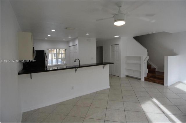 324 NE 3rd St D, Hallandale Beach, FL 33009