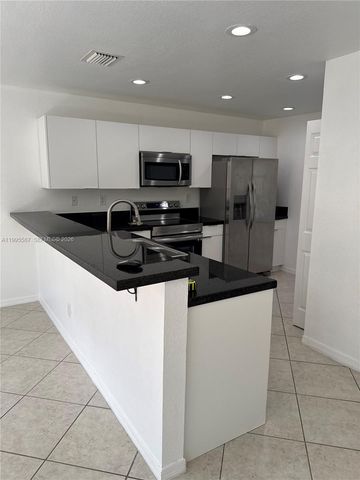 324 NE 3rd St D, Hallandale Beach, FL 33009