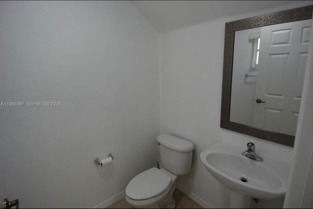 324 NE 3rd St D, Hallandale Beach, FL 33009