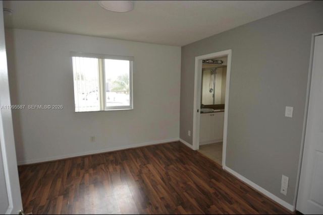 324 NE 3rd St D, Hallandale Beach, FL 33009