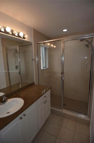 324 NE 3rd St D, Hallandale Beach, FL 33009