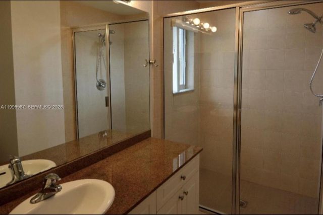 324 NE 3rd St D, Hallandale Beach, FL 33009