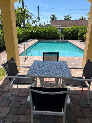 324 NE 3rd St D, Hallandale Beach, FL 33009