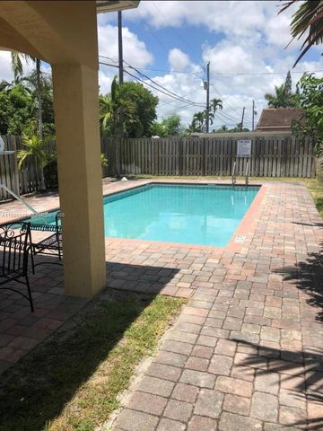 324 NE 3rd St D, Hallandale Beach, FL 33009