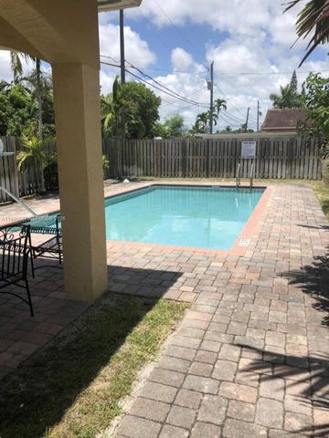 324 NE 3rd St D, Hallandale Beach, FL 33009