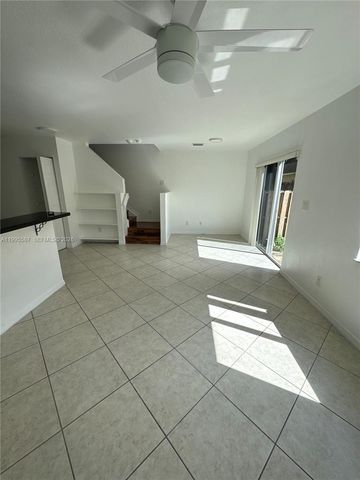 324 NE 3rd St D, Hallandale Beach, FL 33009