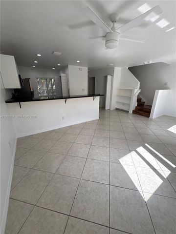 324 NE 3rd St D, Hallandale Beach, FL 33009