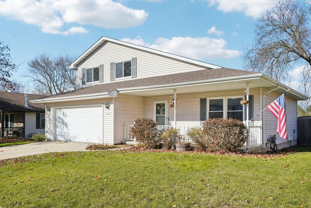 1614 Briarwood LANE, Hartford, WI 53027