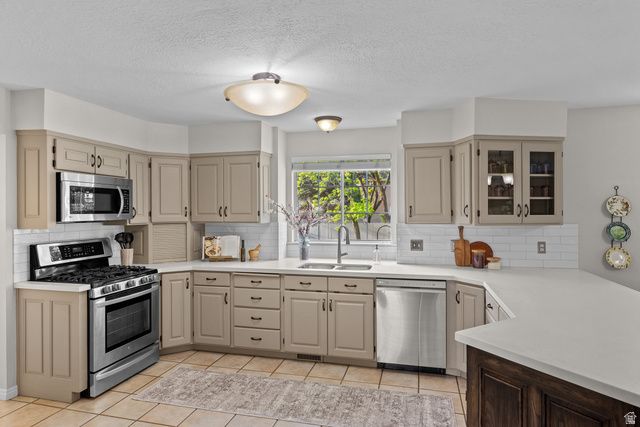 2247 E WILLOW HILLS DR, Sandy, UT 84093