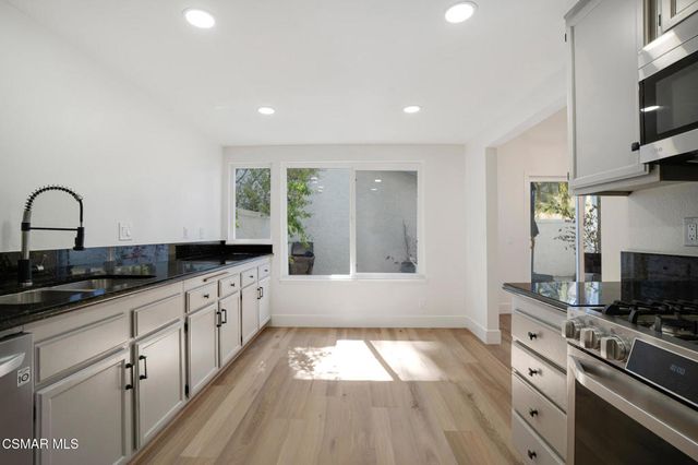 974 Quarterhorse Lane, Oak Park, CA 91377