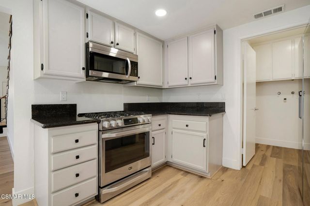 974 Quarterhorse Lane, Oak Park, CA 91377