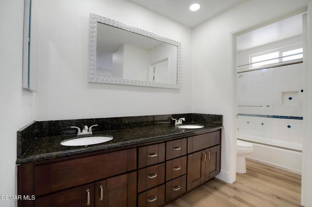 974 Quarterhorse Lane, Oak Park, CA 91377