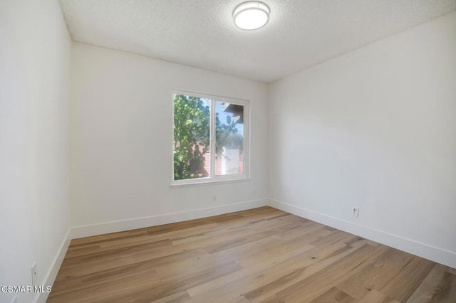 974 Quarterhorse Lane, Oak Park, CA 91377