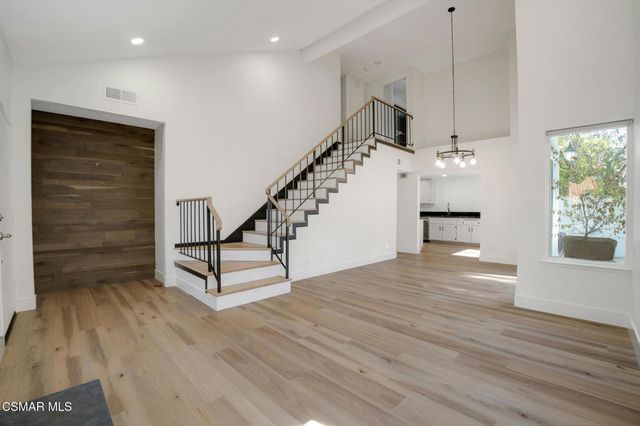 974 Quarterhorse Lane, Oak Park, CA 91377