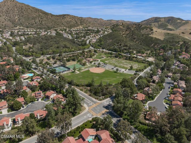 974 Quarterhorse Lane, Oak Park, CA 91377