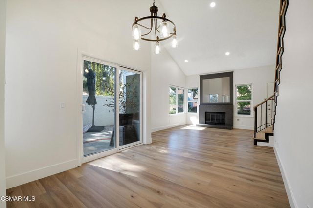974 Quarterhorse Lane, Oak Park, CA 91377