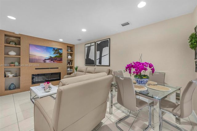11429 NW 93rd Ct 1, Hialeah Gardens, FL 33018