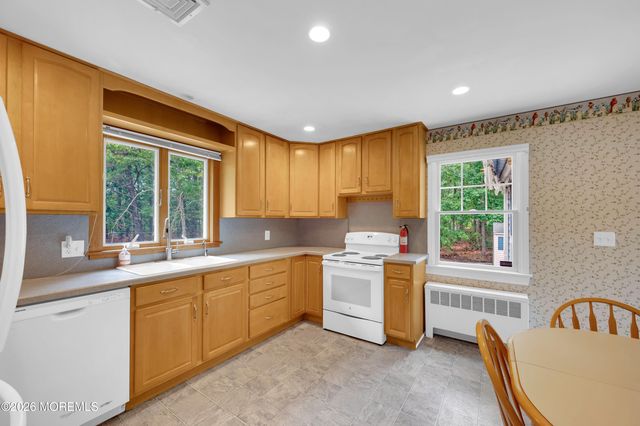 23 Newtons Corner Road, Howell, NJ 07731